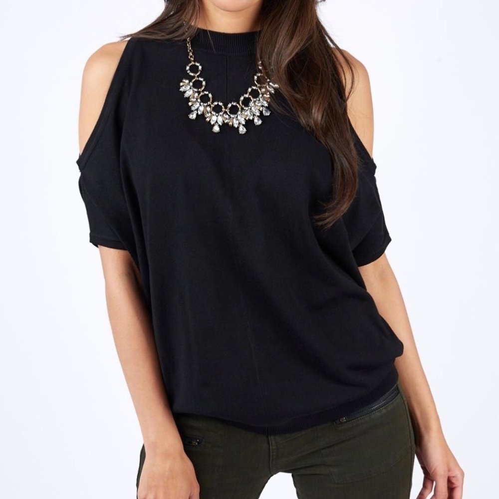 Evereve Jamison Womens Cold Shoulder Short Sleeve Sweater Black Batwing size XS